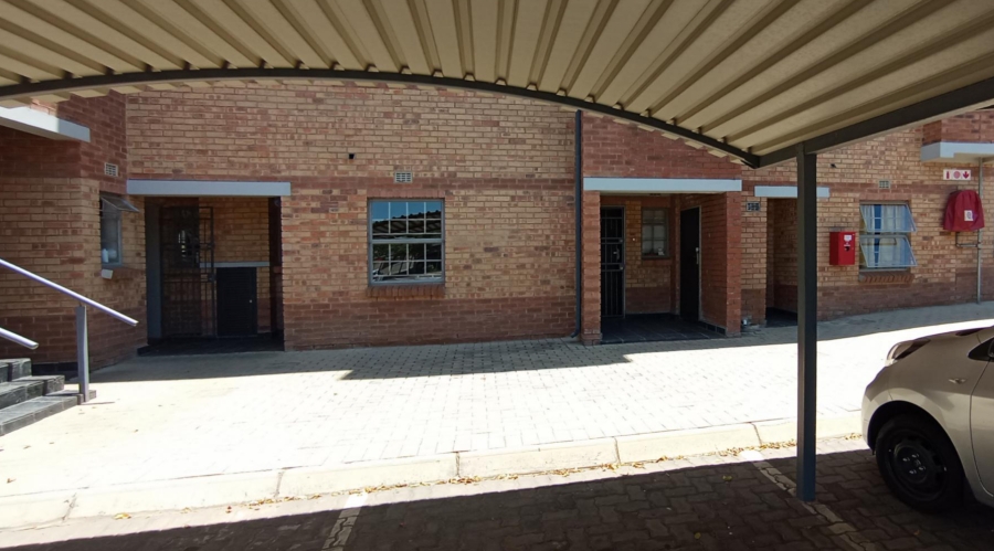 2 Bedroom Property for Sale in Heuweloord Gauteng