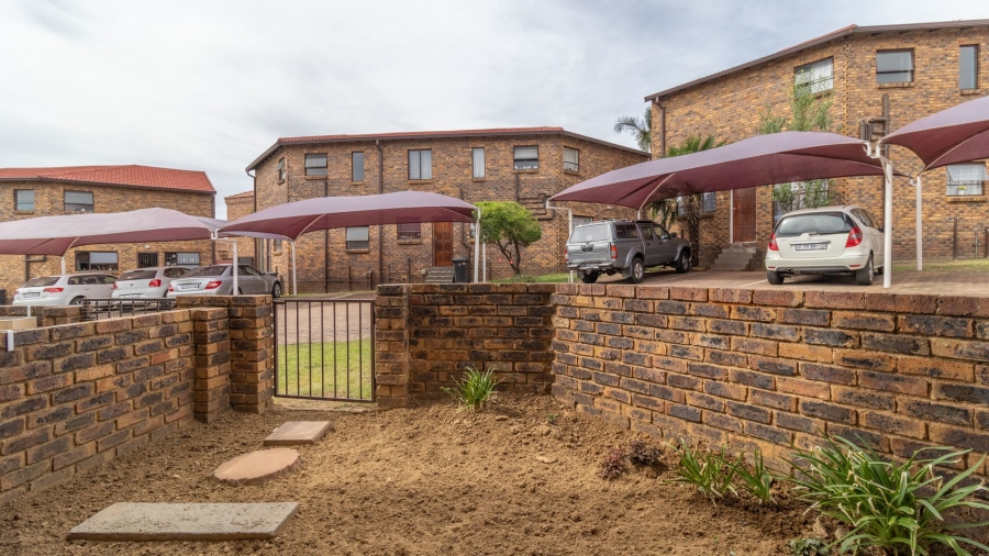 2 Bedroom Property for Sale in Liefde en Vrede Gauteng