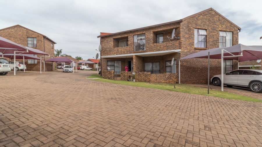 2 Bedroom Property for Sale in Liefde en Vrede Gauteng