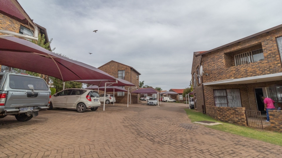2 Bedroom Property for Sale in Liefde en Vrede Gauteng