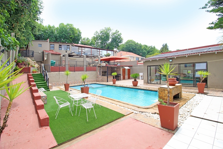 8 Bedroom Property for Sale in Cyrildene Gauteng