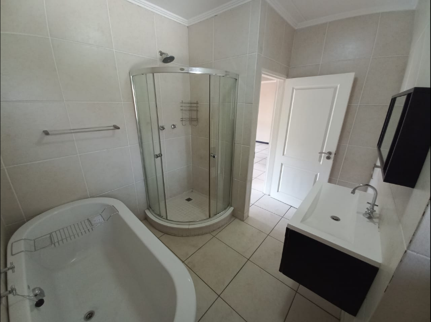 To Let 2 Bedroom Property for Rent in Greenstone Hill Gauteng