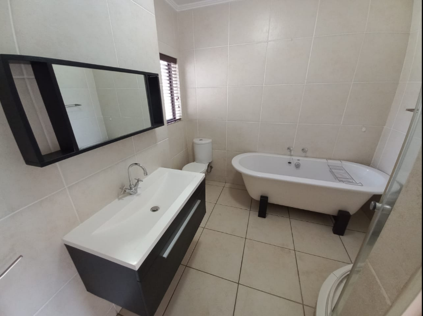 To Let 2 Bedroom Property for Rent in Greenstone Hill Gauteng