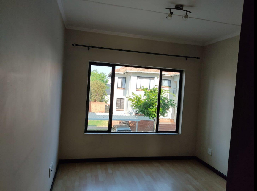 To Let 2 Bedroom Property for Rent in Greenstone Hill Gauteng