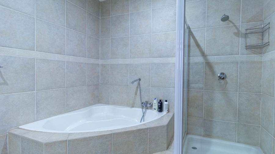 To Let 5 Bedroom Property for Rent in Centurion Golf Estate Gauteng