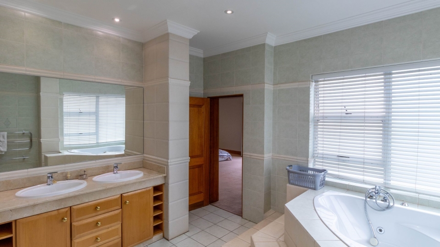 To Let 5 Bedroom Property for Rent in Centurion Golf Estate Gauteng