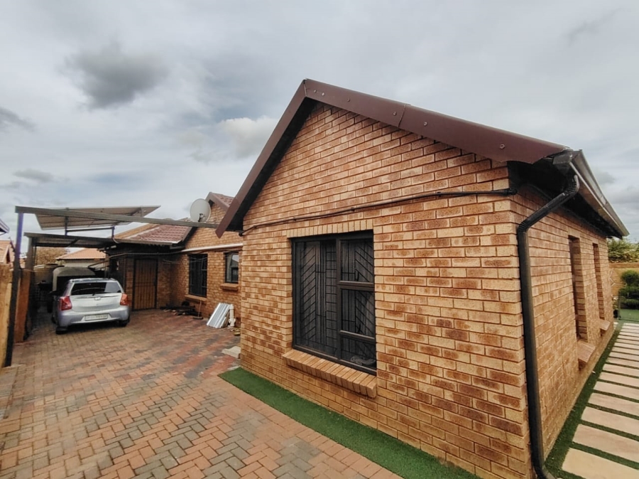 To Let 3 Bedroom Property for Rent in Danville Gauteng
