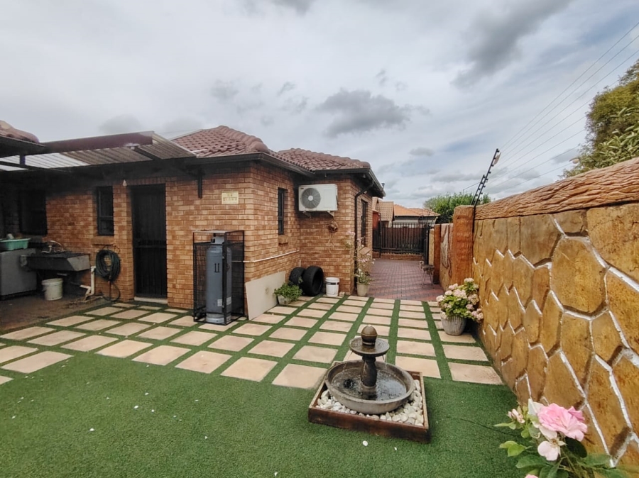 To Let 3 Bedroom Property for Rent in Danville Gauteng