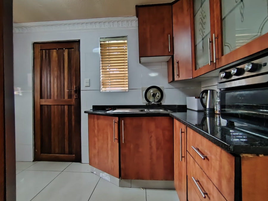 To Let 3 Bedroom Property for Rent in Danville Gauteng