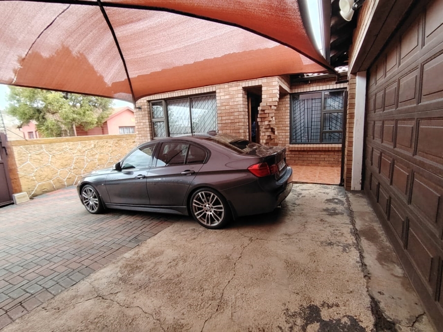 To Let 3 Bedroom Property for Rent in Danville Gauteng
