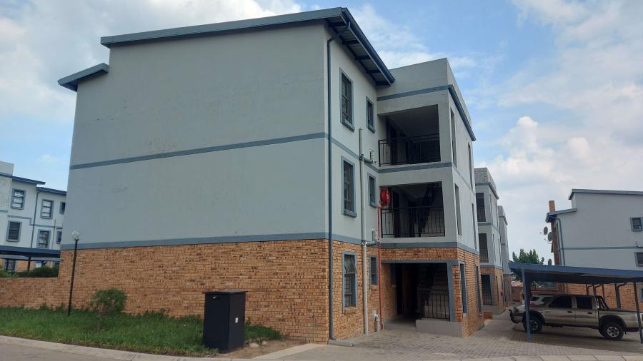 2 Bedroom Property for Sale in Fairlead Gauteng