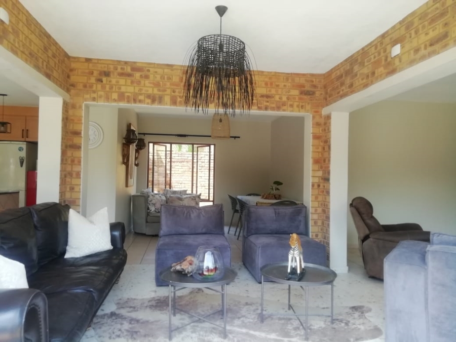 To Let 4 Bedroom Property for Rent in Silver Lakes Gauteng