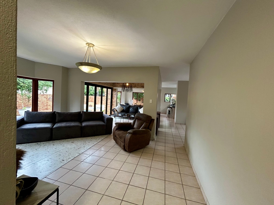 To Let 4 Bedroom Property for Rent in Silver Lakes Gauteng