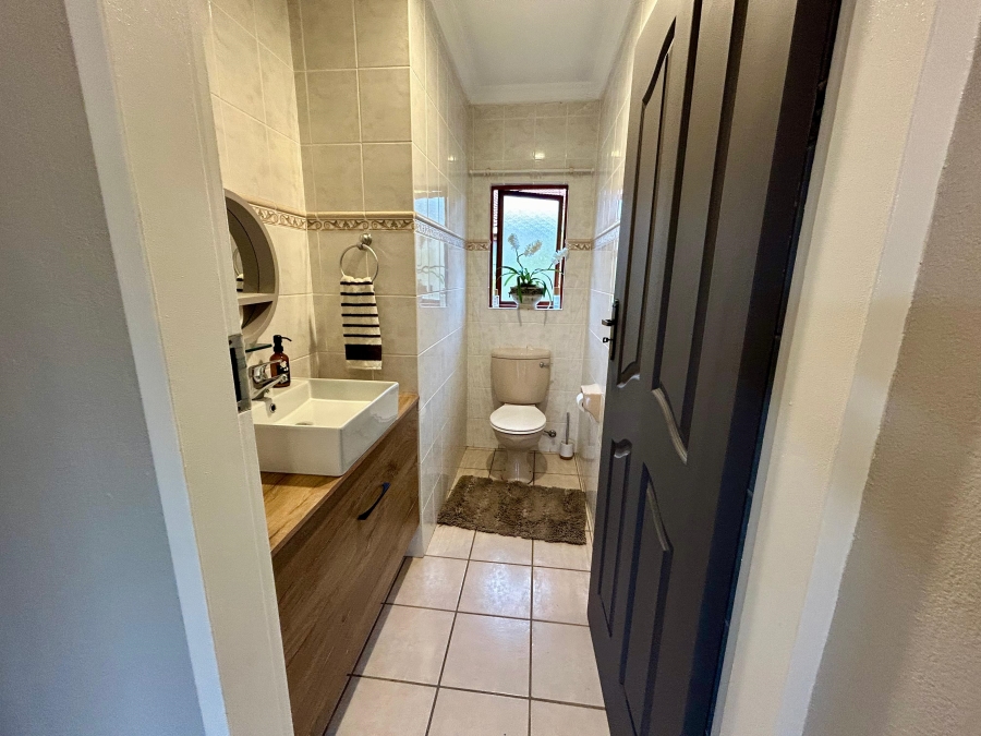 To Let 4 Bedroom Property for Rent in Silver Lakes Gauteng
