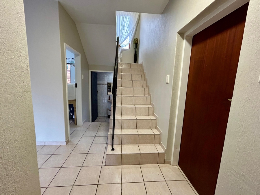 To Let 4 Bedroom Property for Rent in Silver Lakes Gauteng