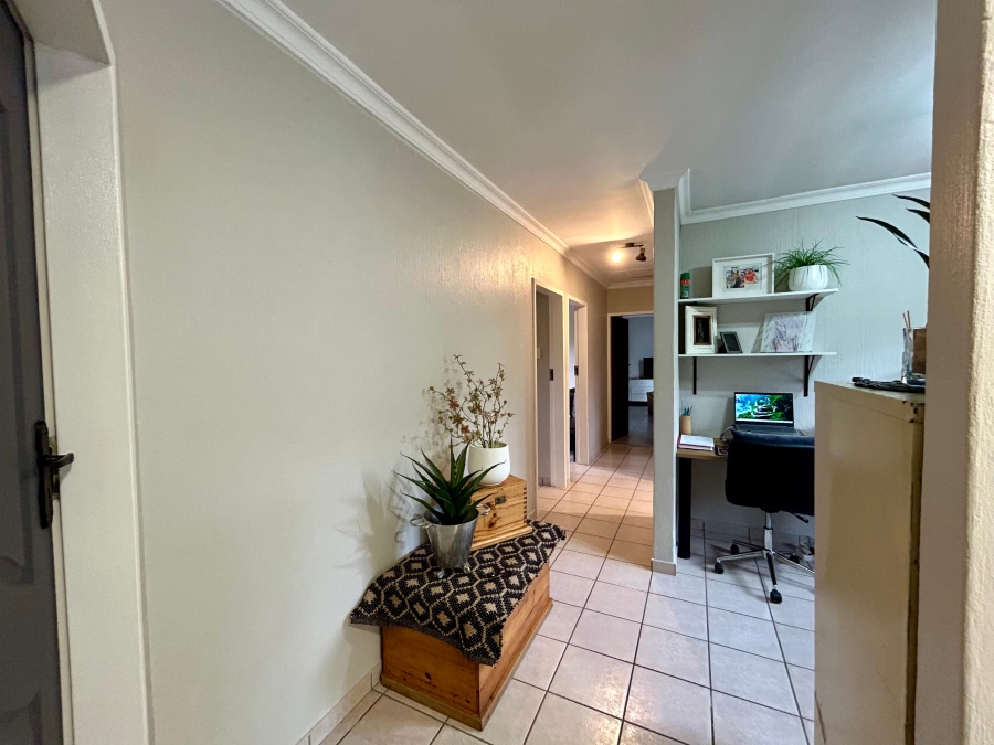To Let 4 Bedroom Property for Rent in Silver Lakes Gauteng