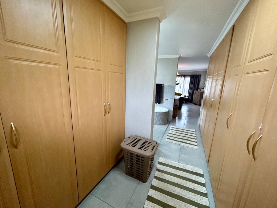 To Let 4 Bedroom Property for Rent in Silver Lakes Gauteng