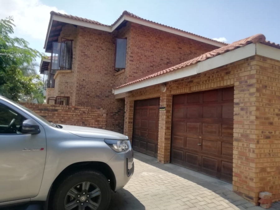 To Let 4 Bedroom Property for Rent in Silver Lakes Gauteng