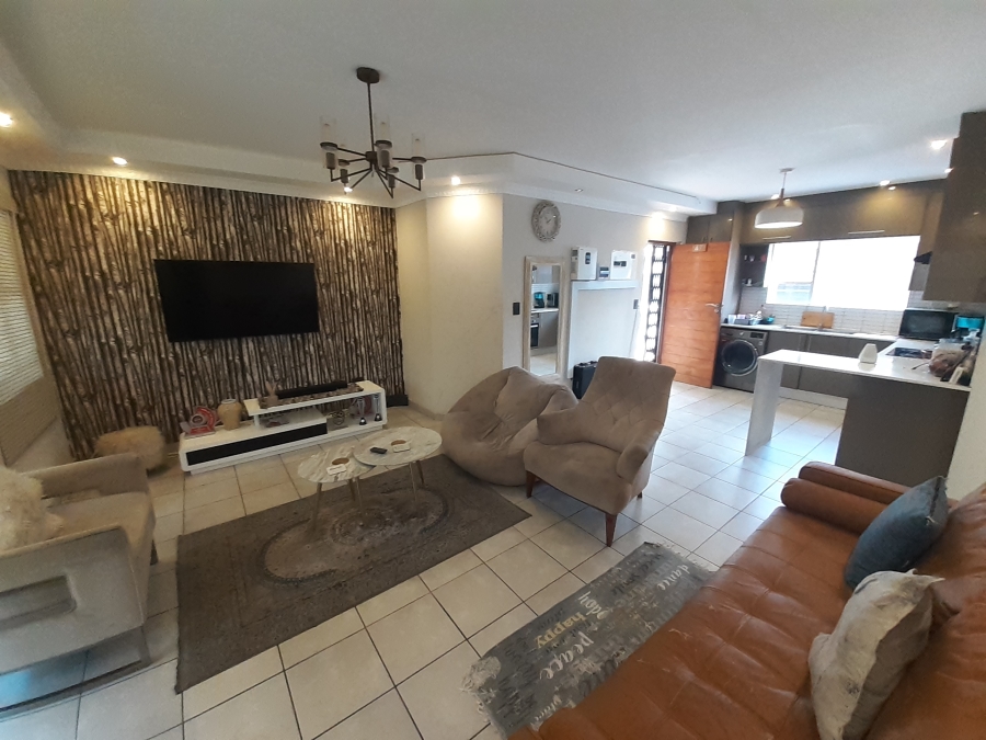 2 Bedroom Property for Sale in Ferndale Gauteng