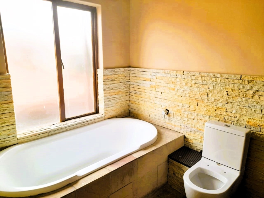 4 Bedroom Property for Sale in Blue Hills Country Estate Gauteng