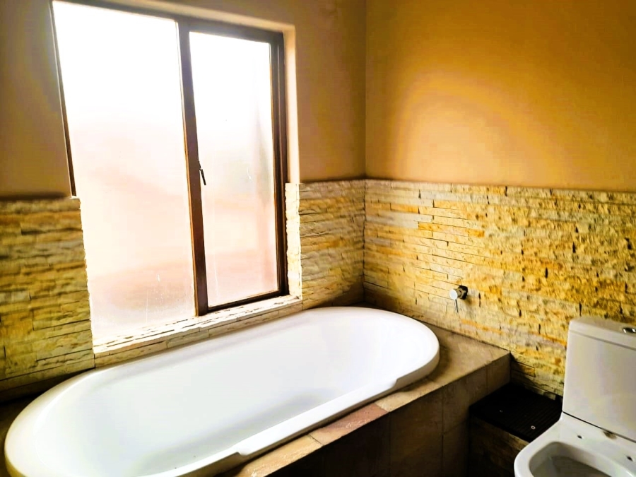 4 Bedroom Property for Sale in Blue Hills Country Estate Gauteng