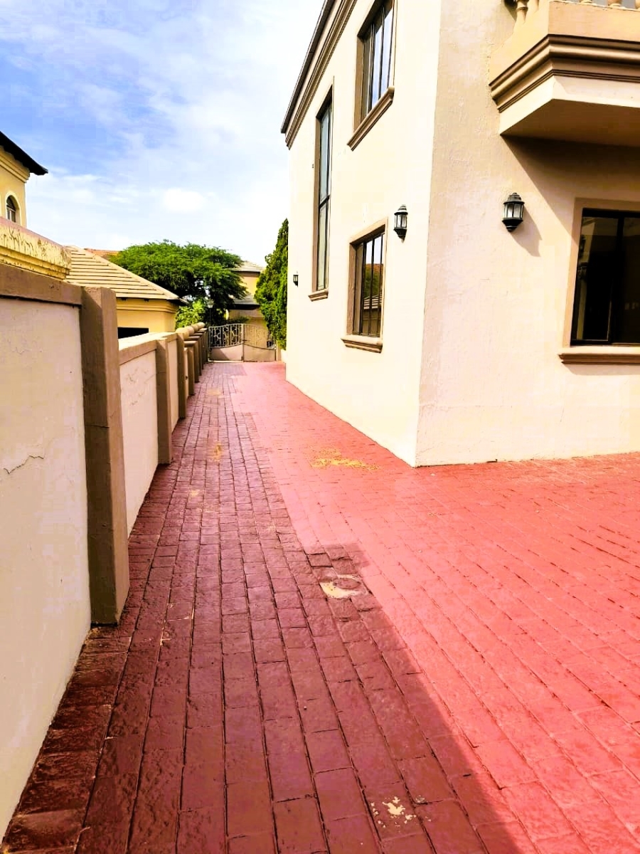 4 Bedroom Property for Sale in Blue Hills Country Estate Gauteng