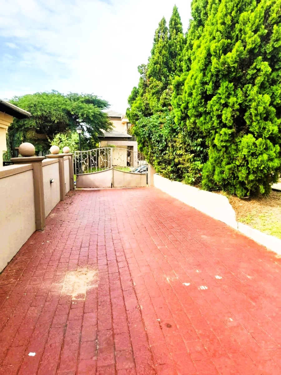 4 Bedroom Property for Sale in Blue Hills Country Estate Gauteng