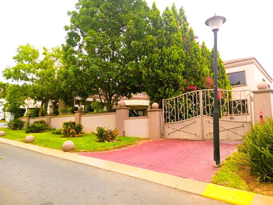 4 Bedroom Property for Sale in Blue Hills Country Estate Gauteng