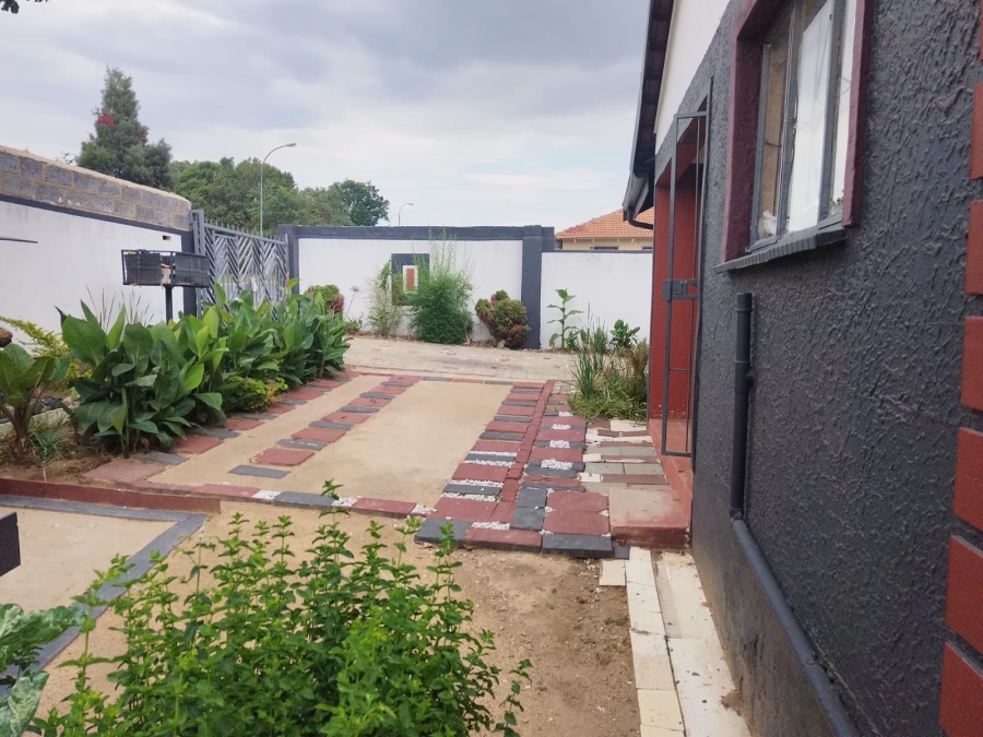 3 Bedroom Property for Sale in Birchleigh North Gauteng