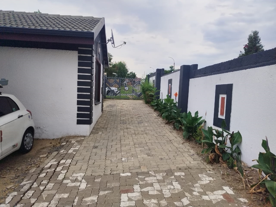 3 Bedroom Property for Sale in Birchleigh North Gauteng