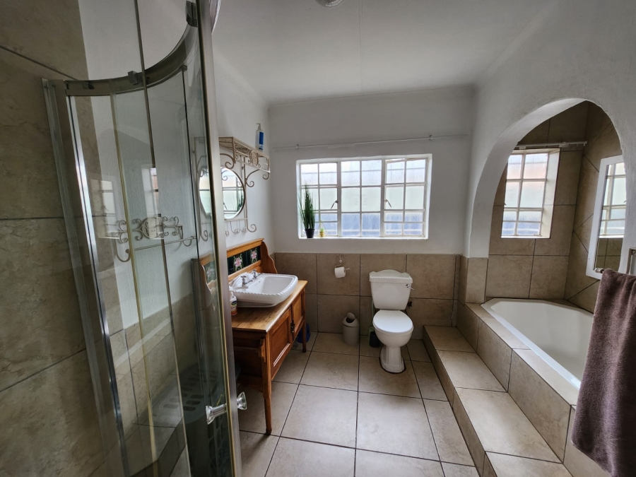 5 Bedroom Property for Sale in Dalpark Proper Gauteng