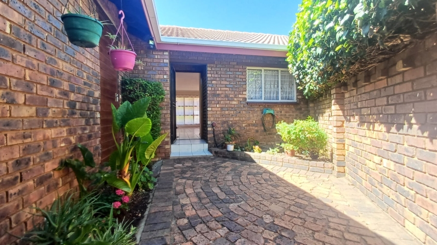 To Let 2 Bedroom Property for Rent in Mayfield Park Gauteng