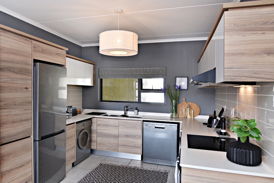 To Let 2 Bedroom Property for Rent in Waterfall Gauteng