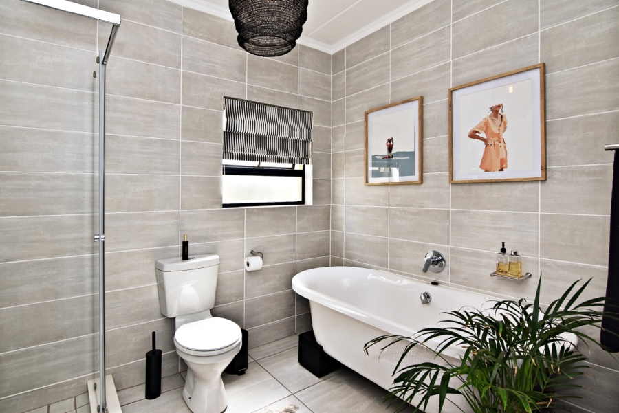 To Let 2 Bedroom Property for Rent in Waterfall Gauteng