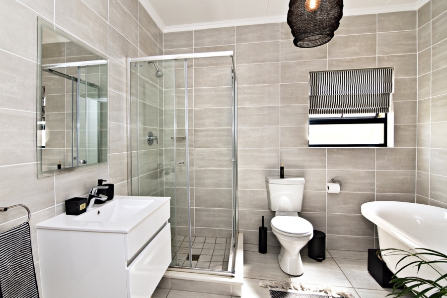 To Let 2 Bedroom Property for Rent in Waterfall Gauteng