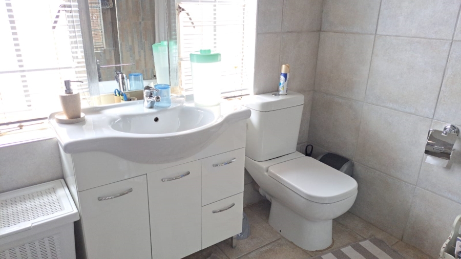 3 Bedroom Property for Sale in Annlin Gauteng