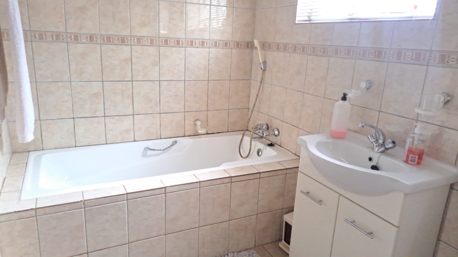 3 Bedroom Property for Sale in Annlin Gauteng