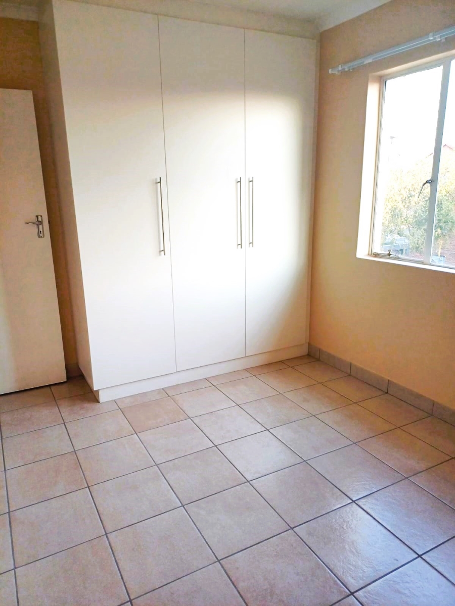 2 Bedroom Property for Sale in Vorna Valley Gauteng