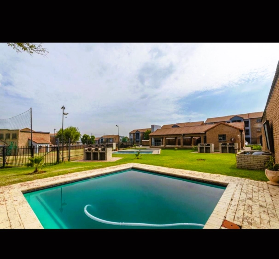 2 Bedroom Property for Sale in Vorna Valley Gauteng