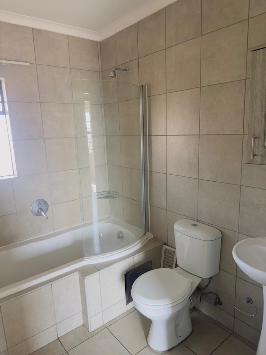 2 Bedroom Property for Sale in Montana Tuine Gauteng