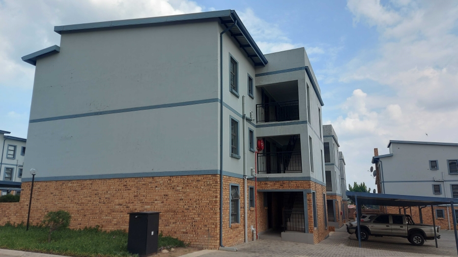 2 Bedroom Property for Sale in Fairlead Gauteng