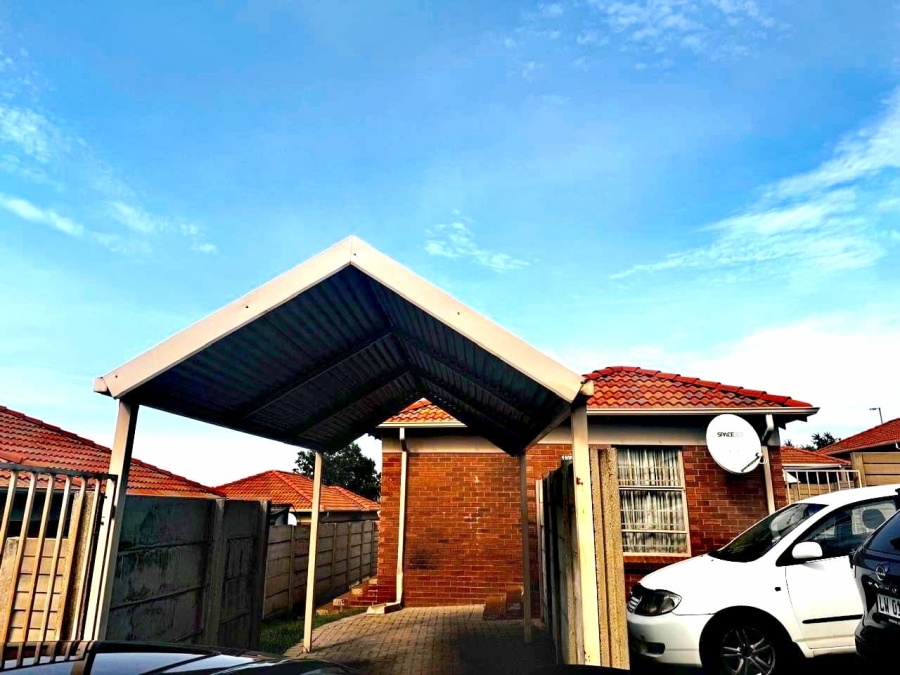 2 Bedroom Property for Sale in Olievenhoutbosch Gauteng