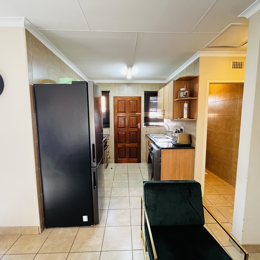 2 Bedroom Property for Sale in Olievenhoutbosch Gauteng