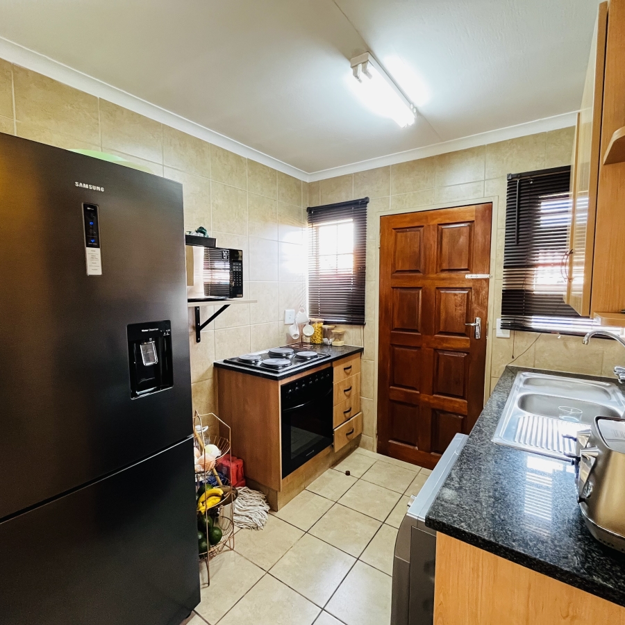2 Bedroom Property for Sale in Olievenhoutbosch Gauteng