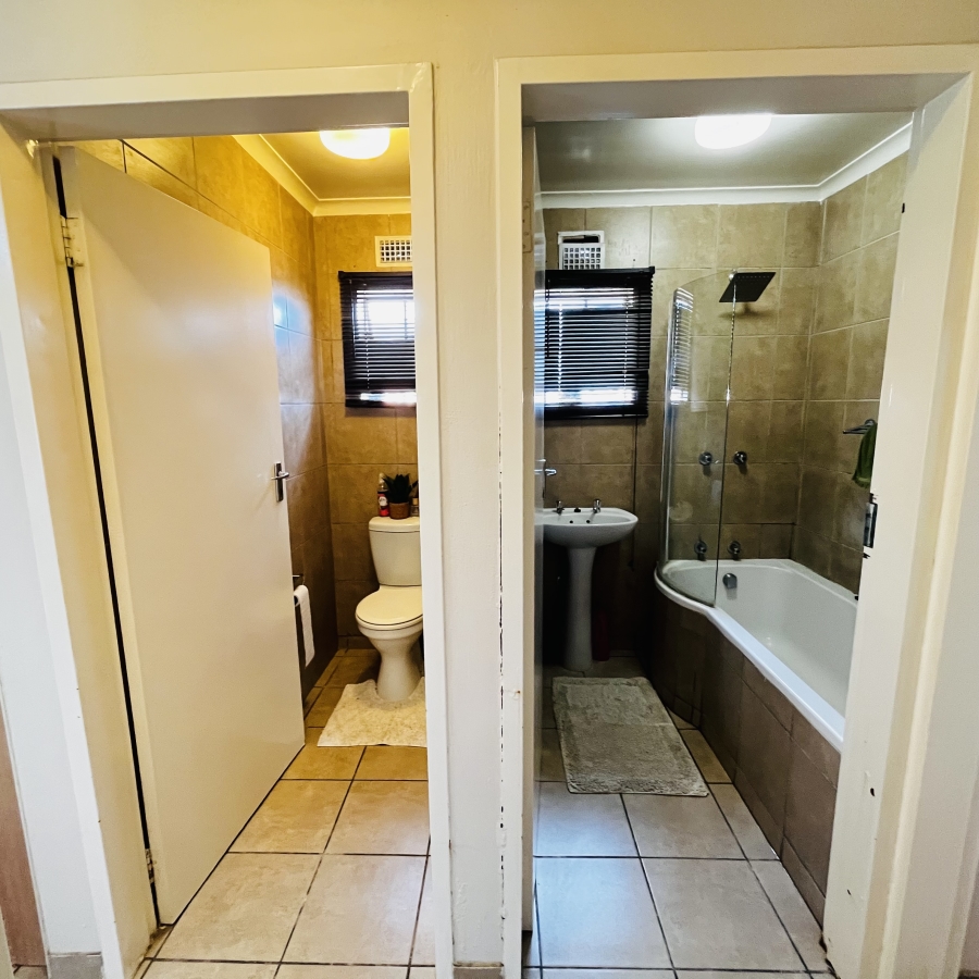 2 Bedroom Property for Sale in Olievenhoutbosch Gauteng