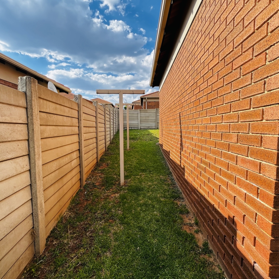 2 Bedroom Property for Sale in Olievenhoutbosch Gauteng