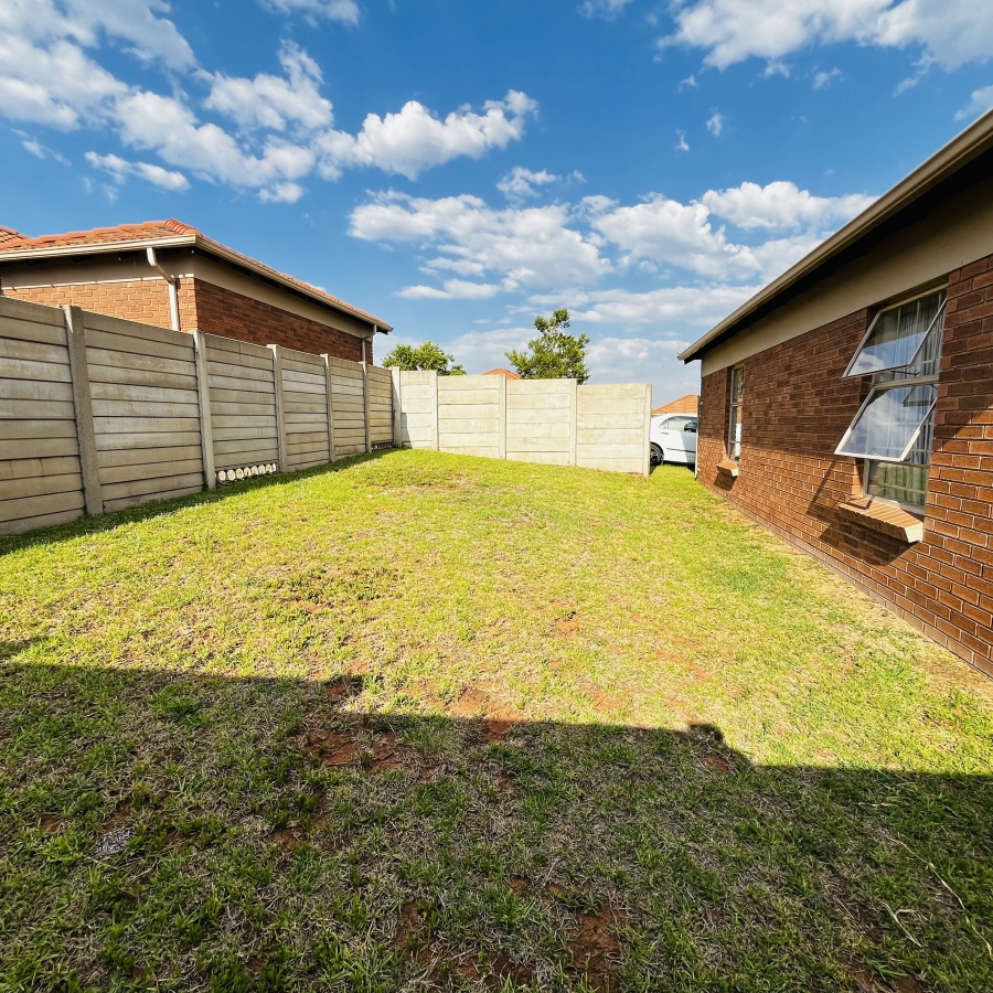 2 Bedroom Property for Sale in Olievenhoutbosch Gauteng