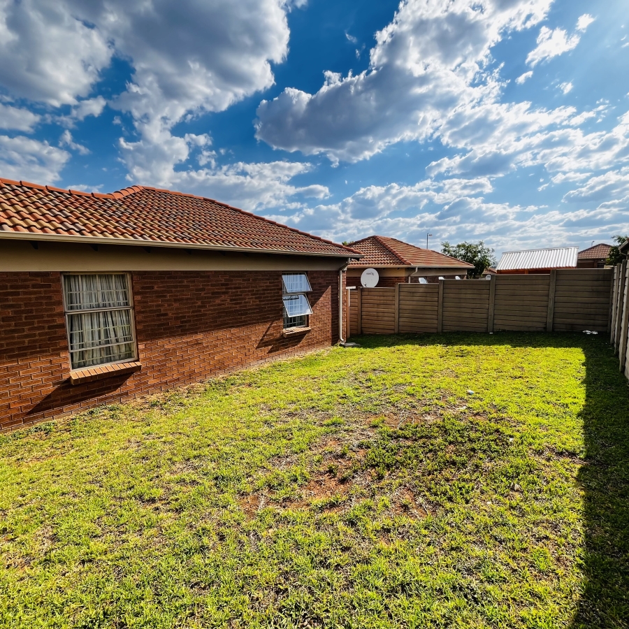 2 Bedroom Property for Sale in Olievenhoutbosch Gauteng