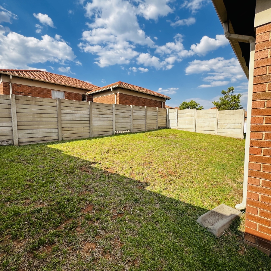 2 Bedroom Property for Sale in Olievenhoutbosch Gauteng