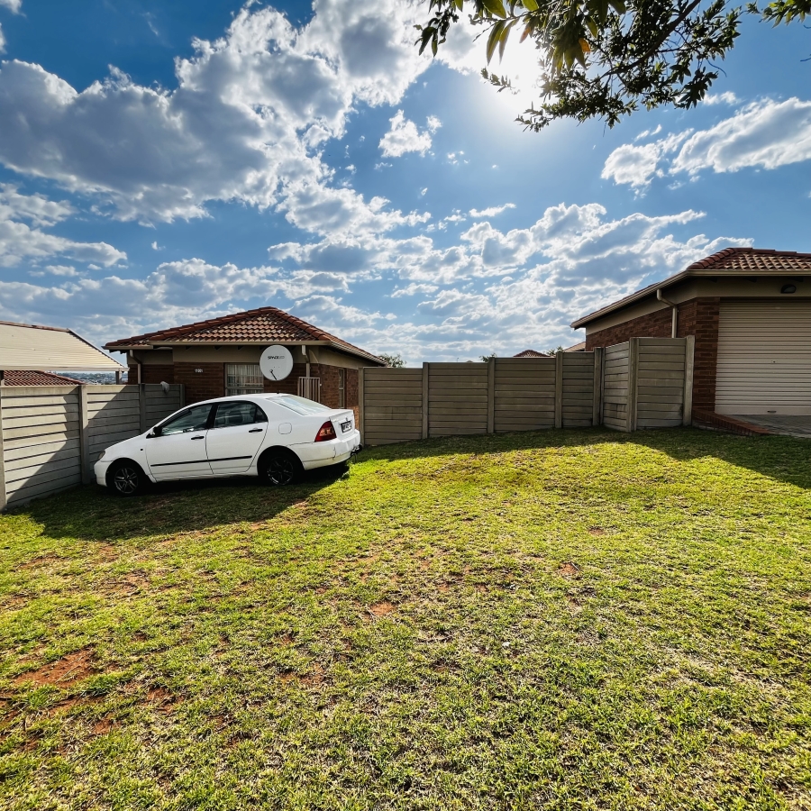 2 Bedroom Property for Sale in Olievenhoutbosch Gauteng